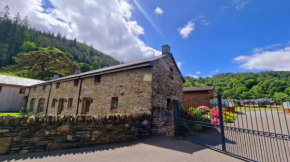 Glandwr Cottage at Hendre Rhys Gethin